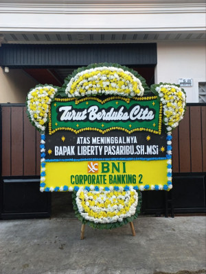Papan Bunga Duka di Medan Belawan
