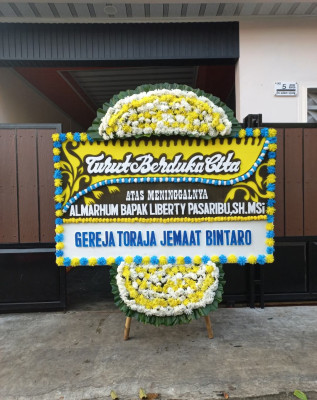 Papan Bunga Duka di Medan Belawan