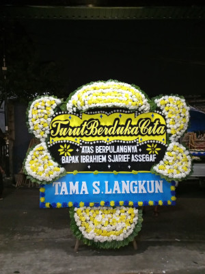 Papan Bunga Duka di Medan Belawan